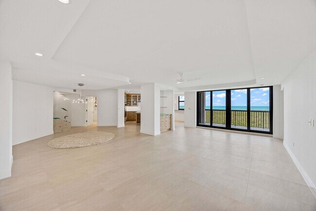 Building Photo - 6075 Pelican Bay Blvd