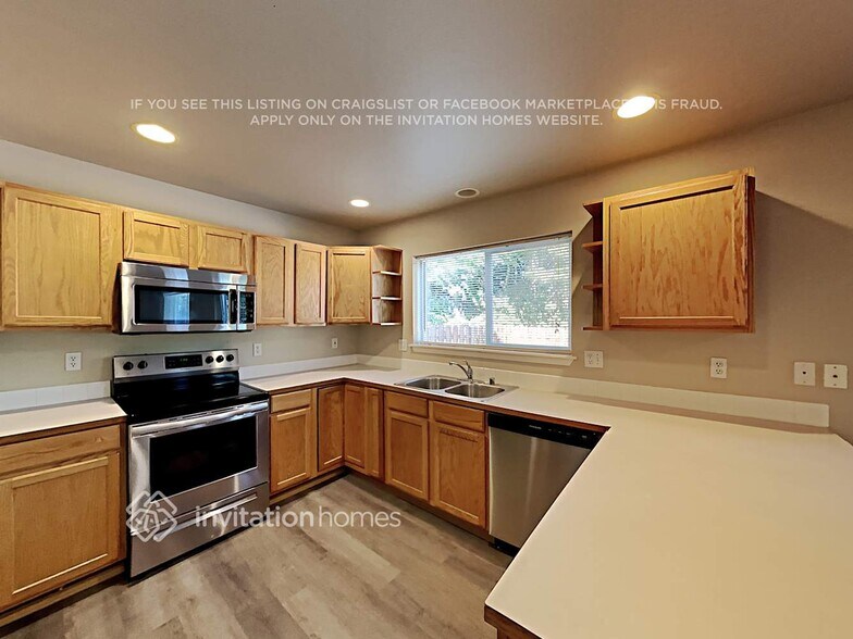 Building Photo - 11501 34th St NE