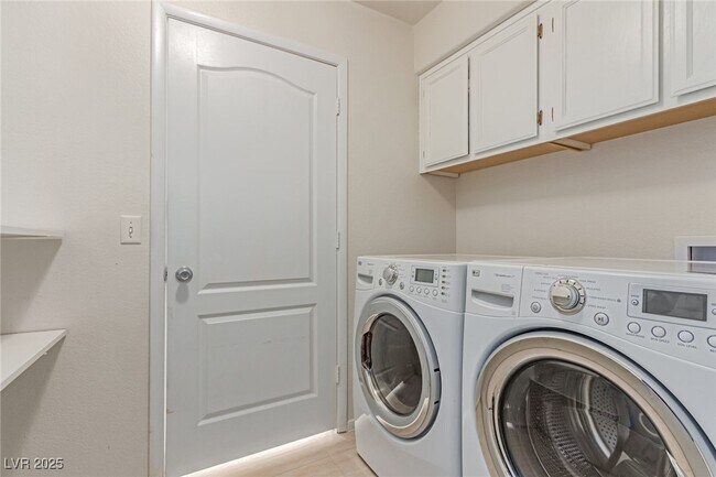 Building Photo - 8612 Sierra Cima Ln