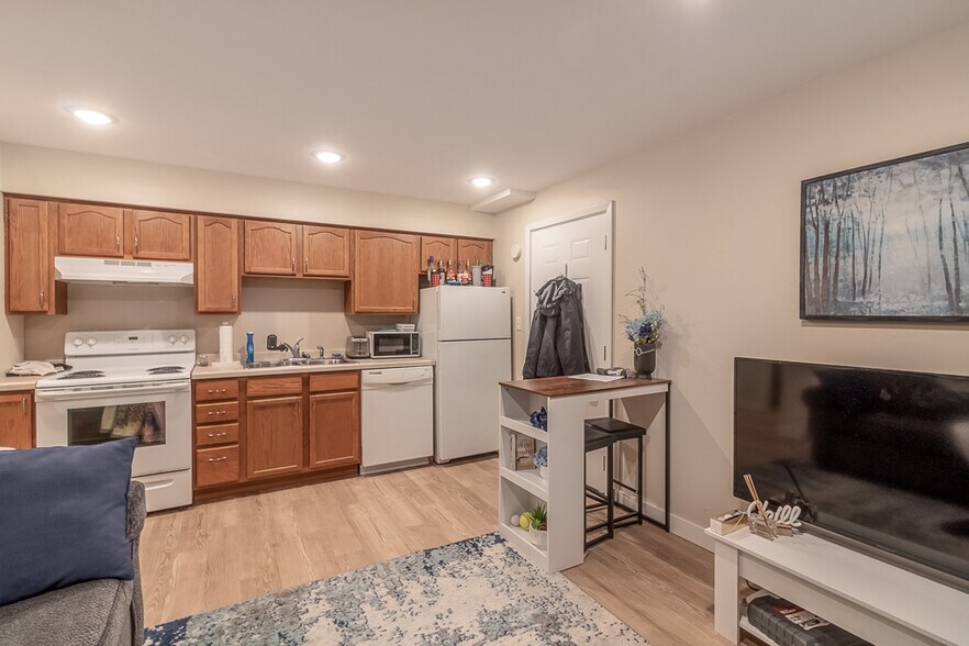 Building Photo - 157 E Welcome Ave