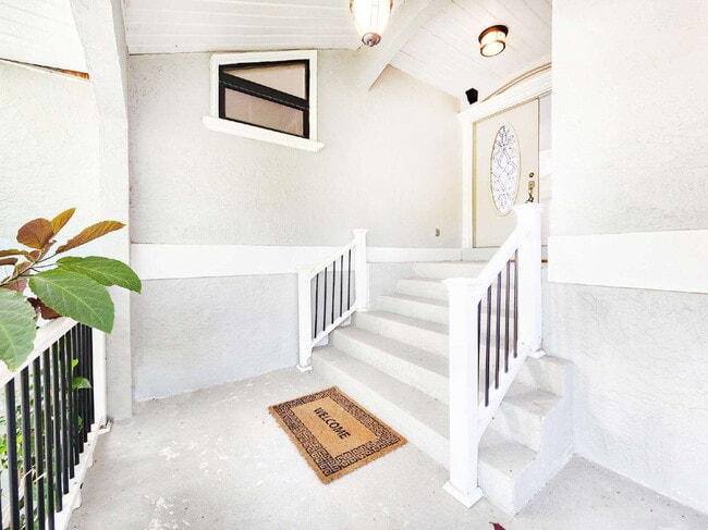 Building Photo - "3-Bed, 3-Bath Gem in New Port Richey with 2,233 Sq Ft of Living Space!"