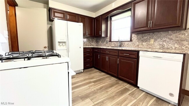 Building Photo - 6036 Tam O Shanter Dr