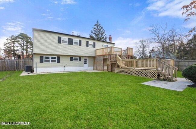 Building Photo - 112 Manhattan St