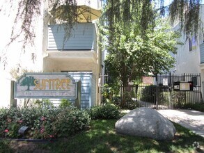 Building Photo - Gated 2+1.5 w/pool+spa, basketball crt, cl...