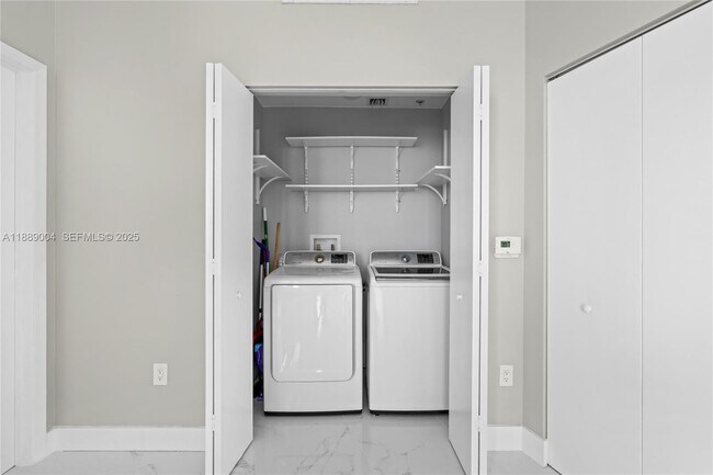 Building Photo - 92 SW 3rd St