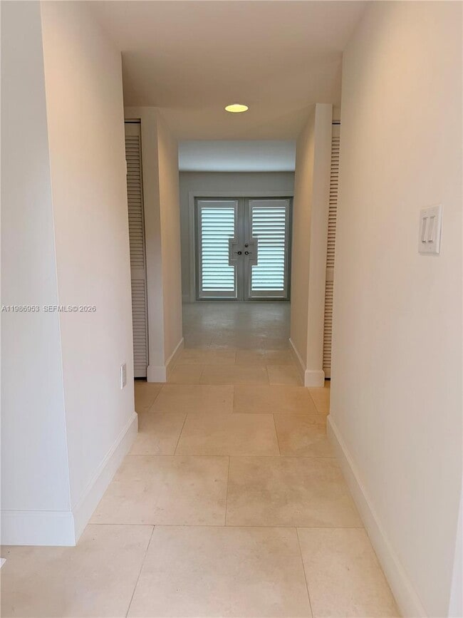Building Photo - 5570 SW 70th Pl S