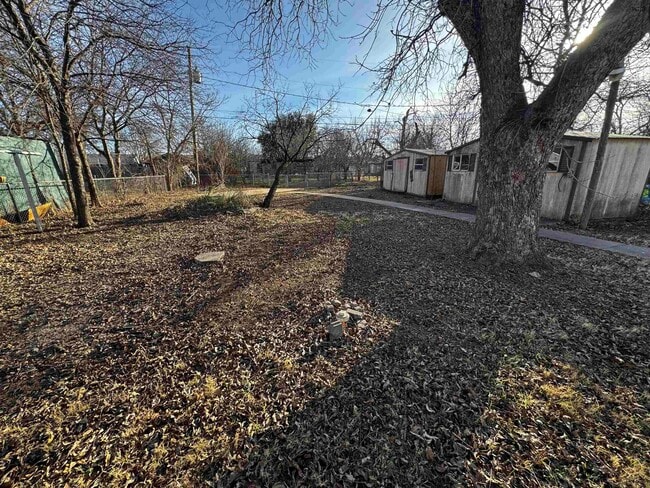 Building Photo - 2407 Inglewood Dr