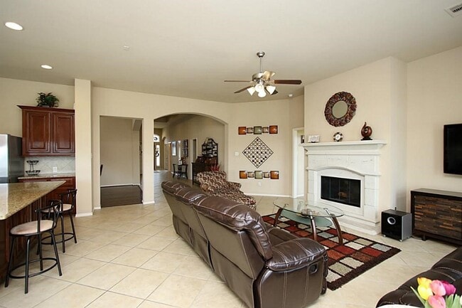 Building Photo - 14822 Yellow Begonia Dr