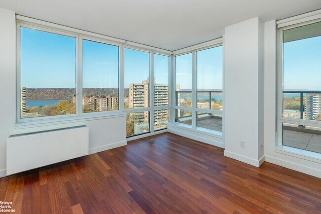 Building Photo - 640 W 237th St