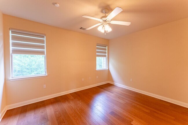 Building Photo - Gorgeous 2 Bedrooms /2.5 Bathrooms + Flex Space Home Near South Austin!!!