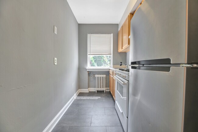 Building Photo - 1800 Shepherd St NE