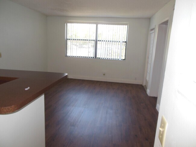 Building Photo - 714 Executive Center Dr