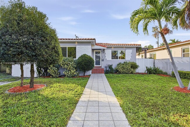 Building Photo - 2120 SW 16th St