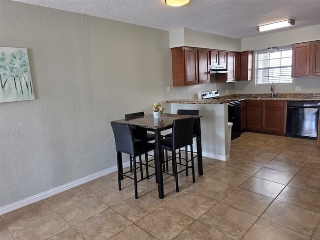 Building Photo - 1500 Oleander Dr