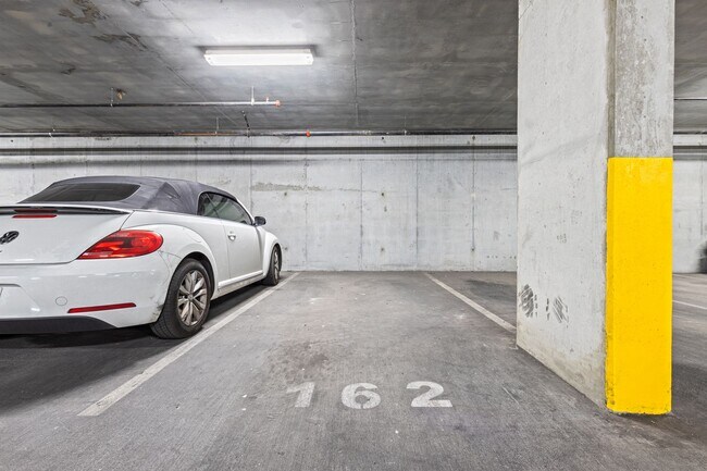 Building Photo - Furnished Juhl Condo w/ Balcony & City Views