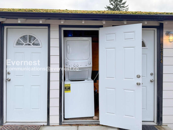 Building Photo - 43414 SE N Bend Way