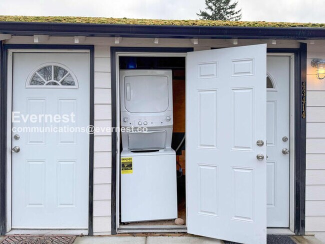 Building Photo - 43406 SE N Bend Way