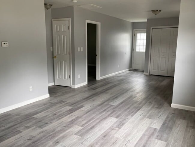 Building Photo - 2 Bedroom Duplex