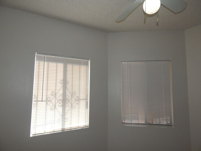 Building Photo - 117 E Laguna St