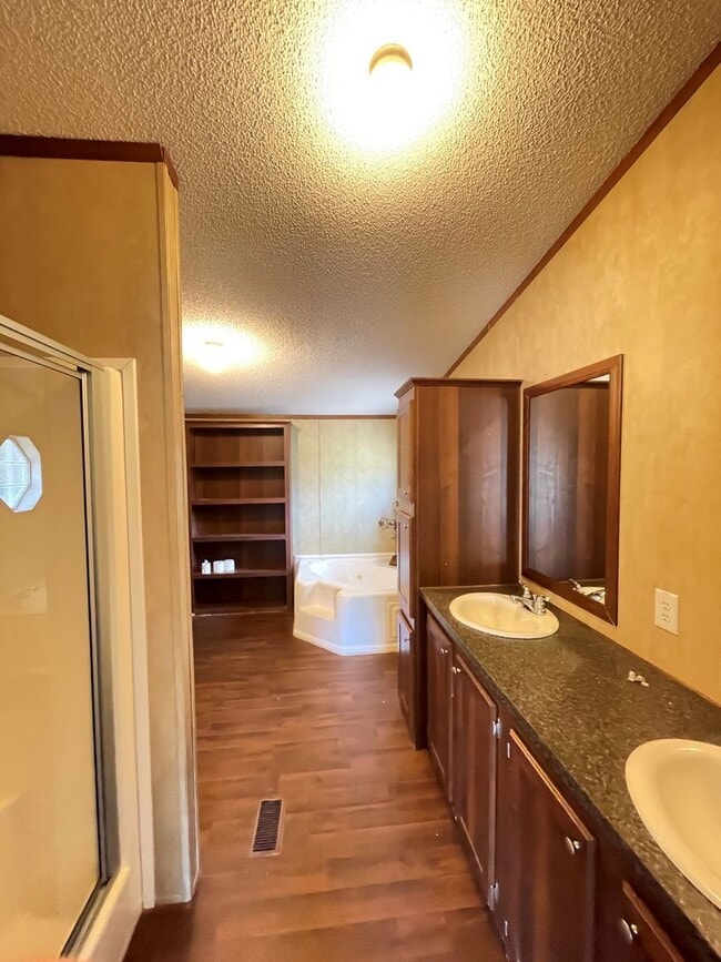 Building Photo - 3 bedroom 2 bath mobile home, LARGE, 1.33 ...