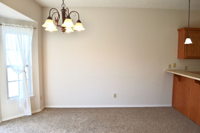 Building Photo - Spacious 3 Bedroom Condo!