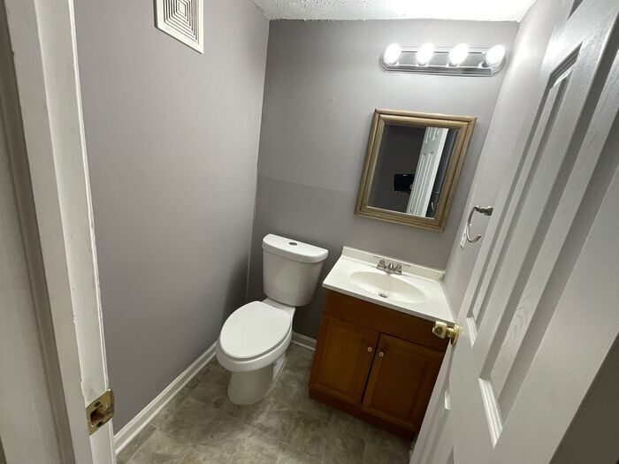 Building Photo - 1439 Springleaf Cir SE