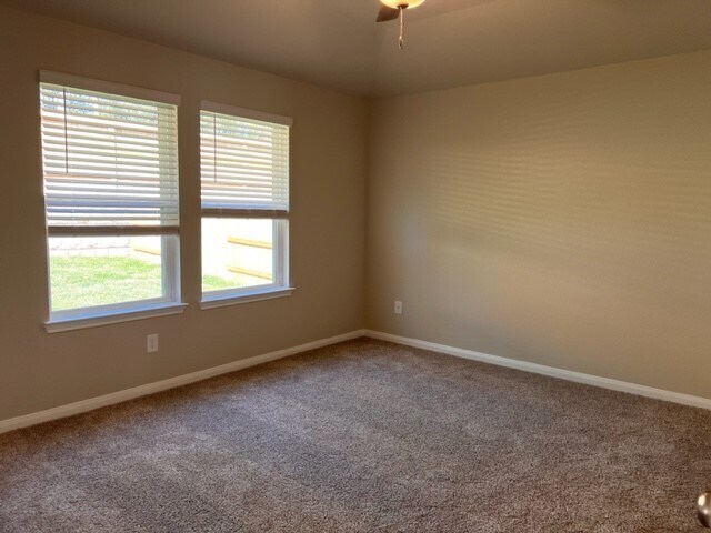 Building Photo - 136 Clay Creek Ln
