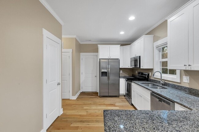 Building Photo - Beautiful 3 Bedroom with bonus in Sneads Ferry