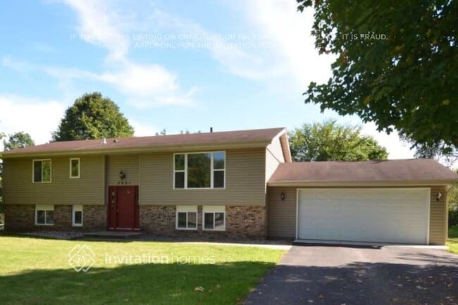 Building Photo - 2601 E 121st St