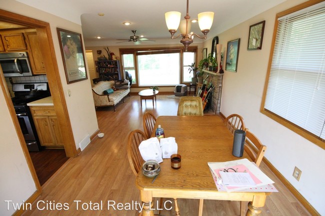 Building Photo - 3 br, 2 bath House - 535 E Minnehaha Parkway