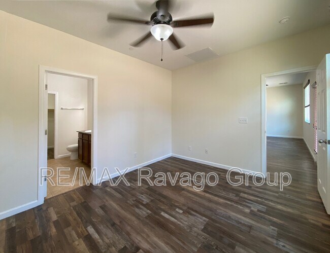 Building Photo - 1000 Aspen Cliff Dr