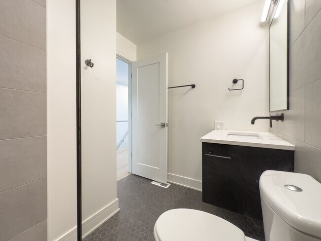 Building Photo - 949 W Grace St