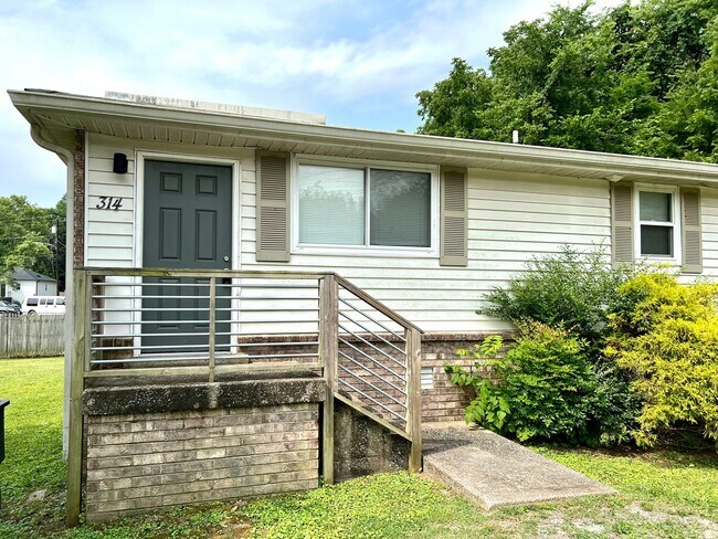 Building Photo - 2 Bedroom 1 Bath Culdesac Duplex in Inglewood for Rent.  It’s great!
