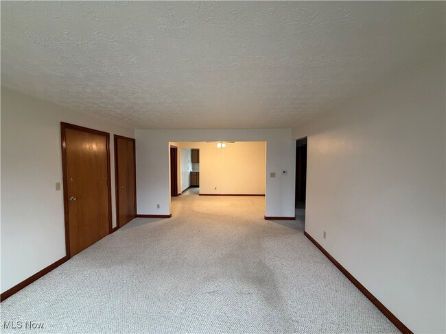 Building Photo - 52 Southwoods Ave