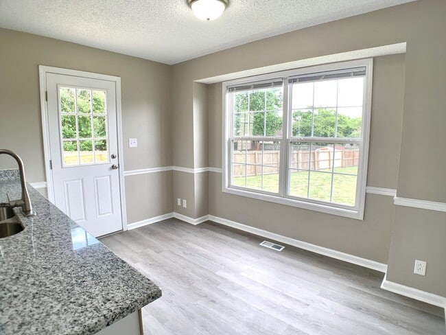 Building Photo - 1125 Lamont Ct