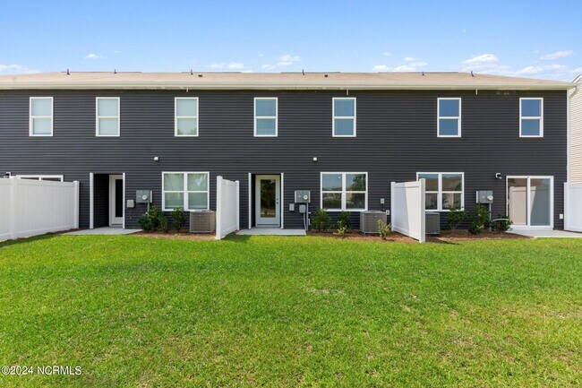 Building Photo - 3121 Lobelia Ln