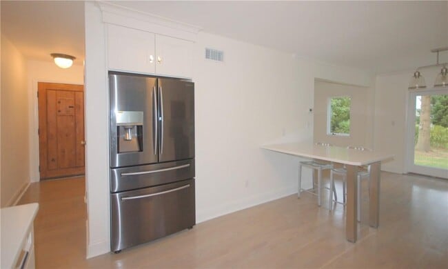 Building Photo - 891 Port Dr