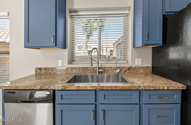 Building Photo - 10059 E Sheena Dr