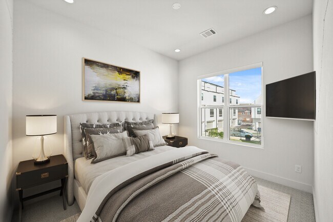 Building Photo - 2409 Webster St