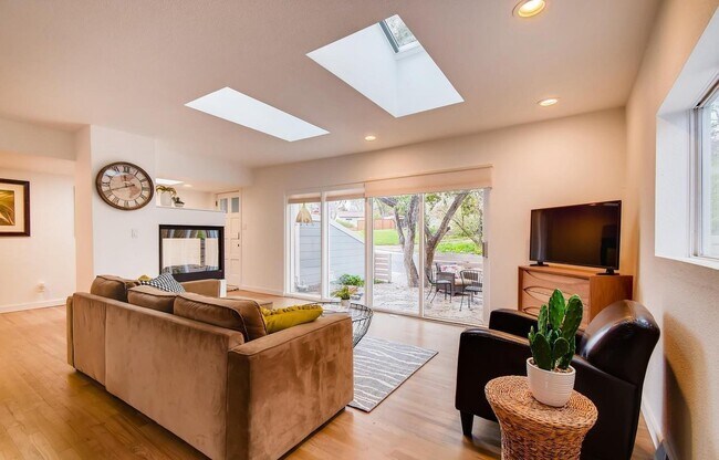 Building Photo - 2702 6th St