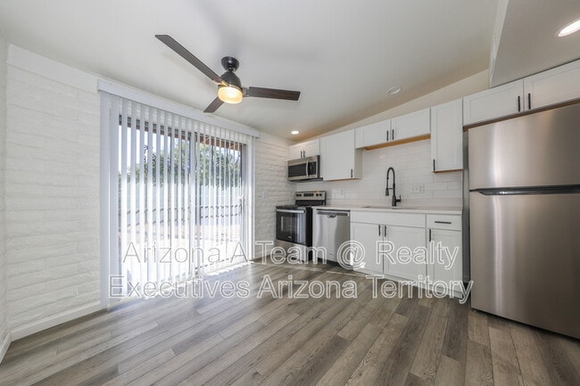 Building Photo - 4014 E Fairmount St