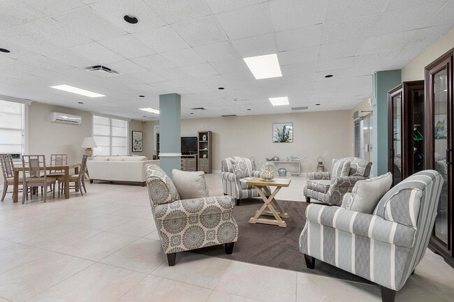 Building Photo - 2851 S Ocean Blvd