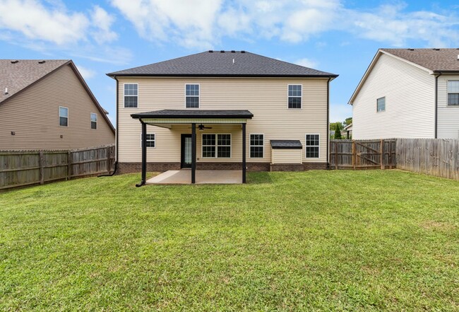 Building Photo - Charming 5 Bedroom Home