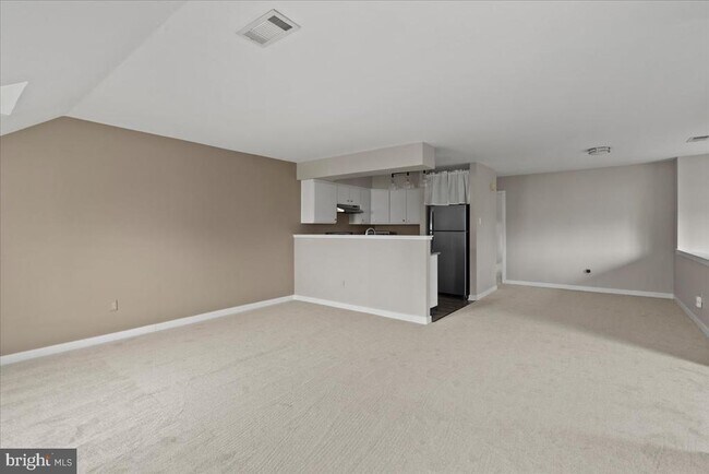 Building Photo - 1 Center St