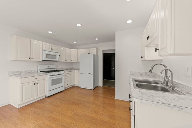 Building Photo - 2430 Caton Crest Ct