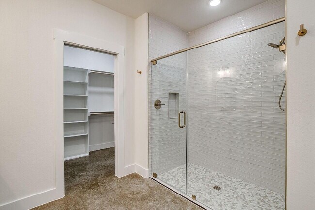 Building Photo - Brand New, Custom 3 bedroom Home in Granbury Now Available!