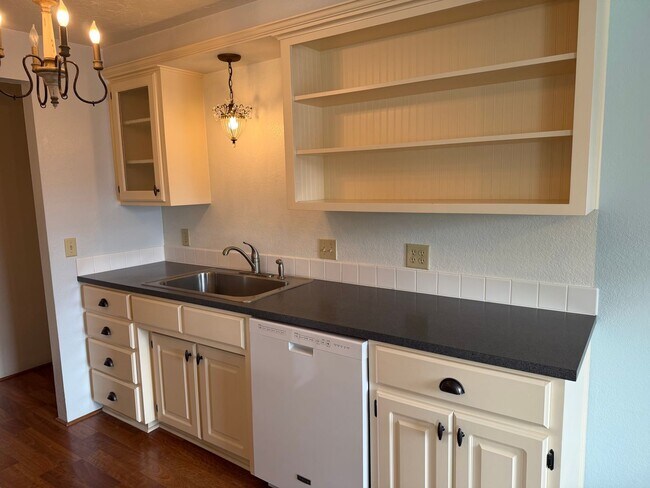 Building Photo - Updated two-bedroom one bathroom duplex in Thurston!