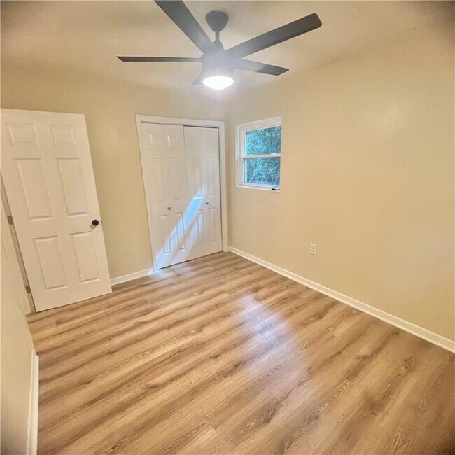 Building Photo - 2466 Madrid Dr