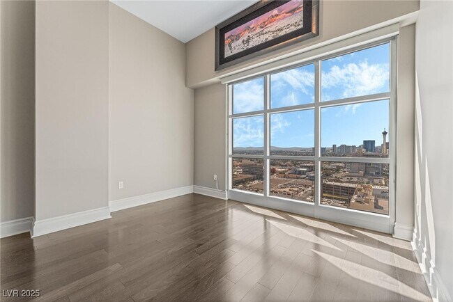 Building Photo - 150 S Las Vegas Blvd