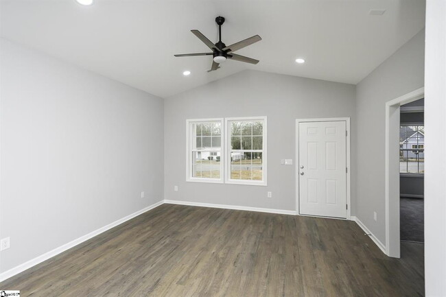 Building Photo - 3BR, 2BA Like new home - ready for move-in...
